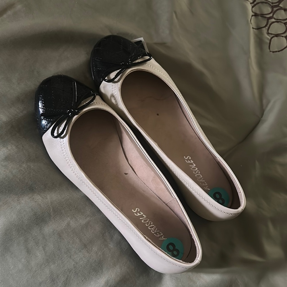Aerosoles shoes .. size 8 ..